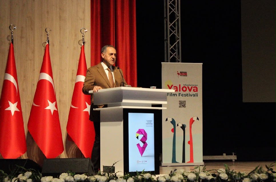 Sinemanın Zirvesi Yalova’da Taçlandı: 3. Uluslararası Yalova Film Festivali Muhteşem Bir Gala ve Ödül Töreniyle Sona Erdi!